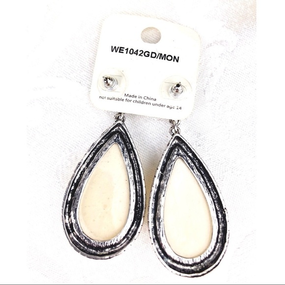 CREAM CHUNKY STATEMENT EARRINGS #202 - Picture 3 of 3